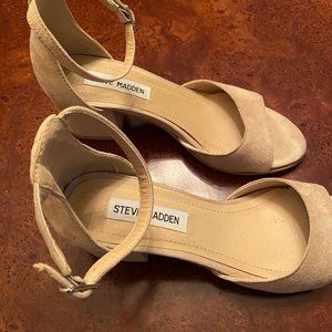 STEVE MADDEN   Lt Beige  Size 6M